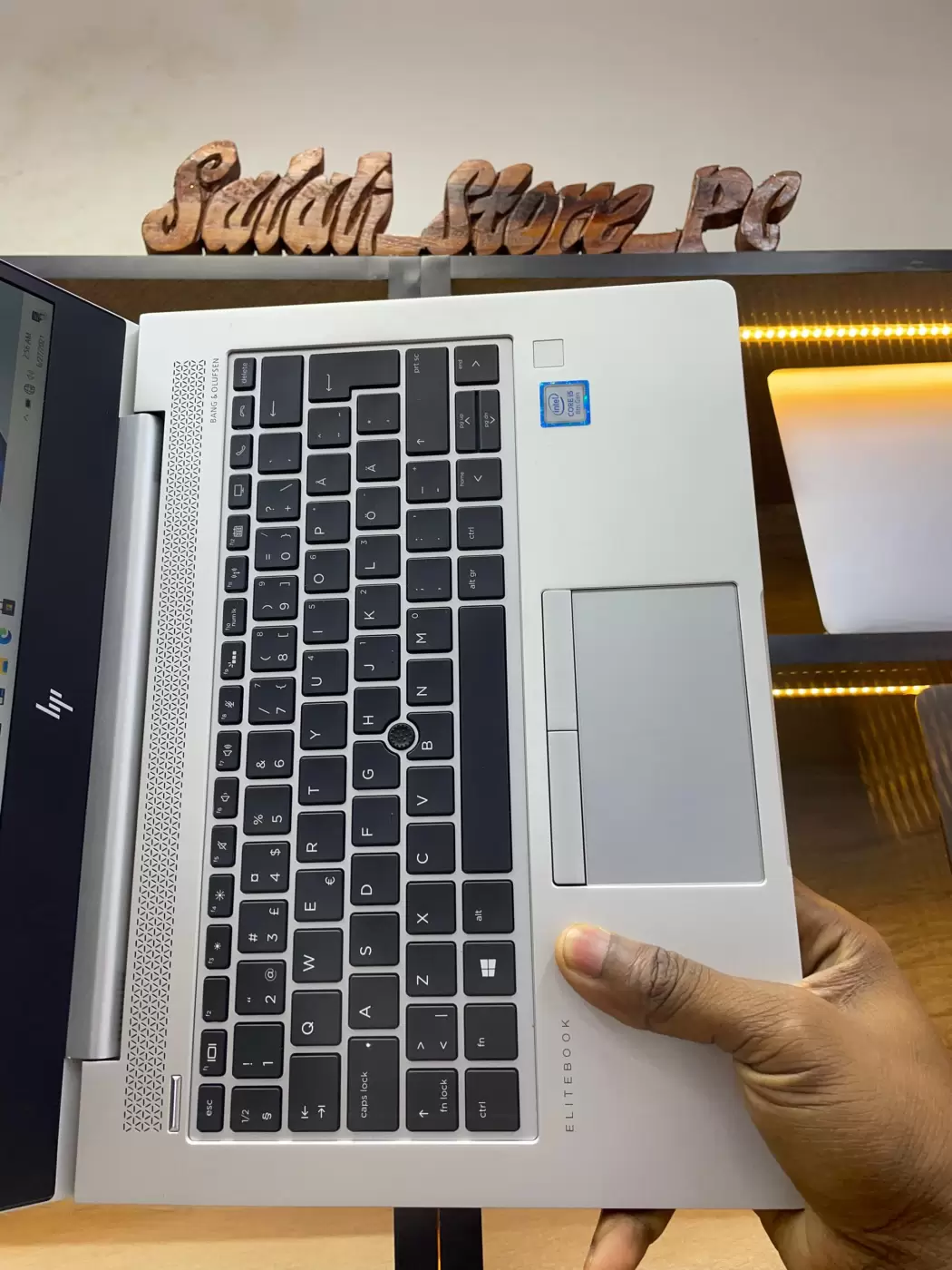 HP EliteBook 830 G5 Core i5 8GB 256GB SSD 13.3" 8th Gen Slim Backlit keyboard